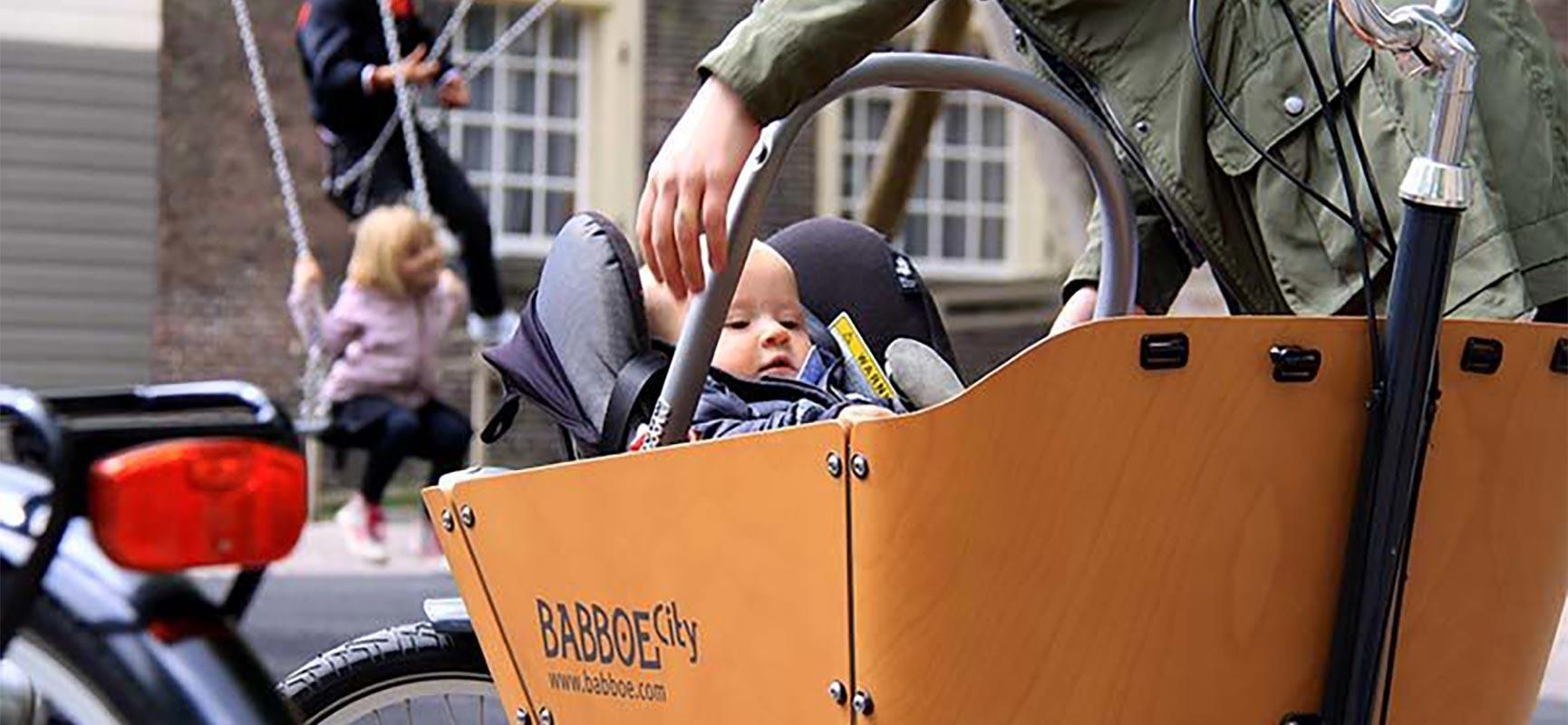 Baby in de bakfiets